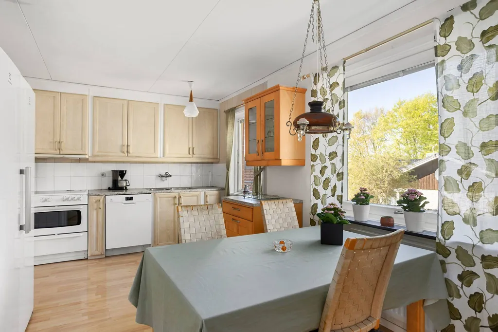 Sala da pranzo - 1-Storey Villa with Forest View in Hörvik