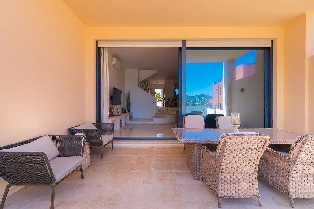 Terrasse - Adosado with Pool and Terrace in Marina Botafoc