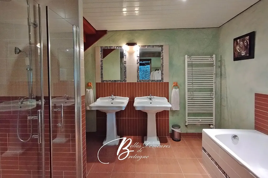 Salles de bain - Propriété avec Trois Longères et Piscine à Ria d'Etel