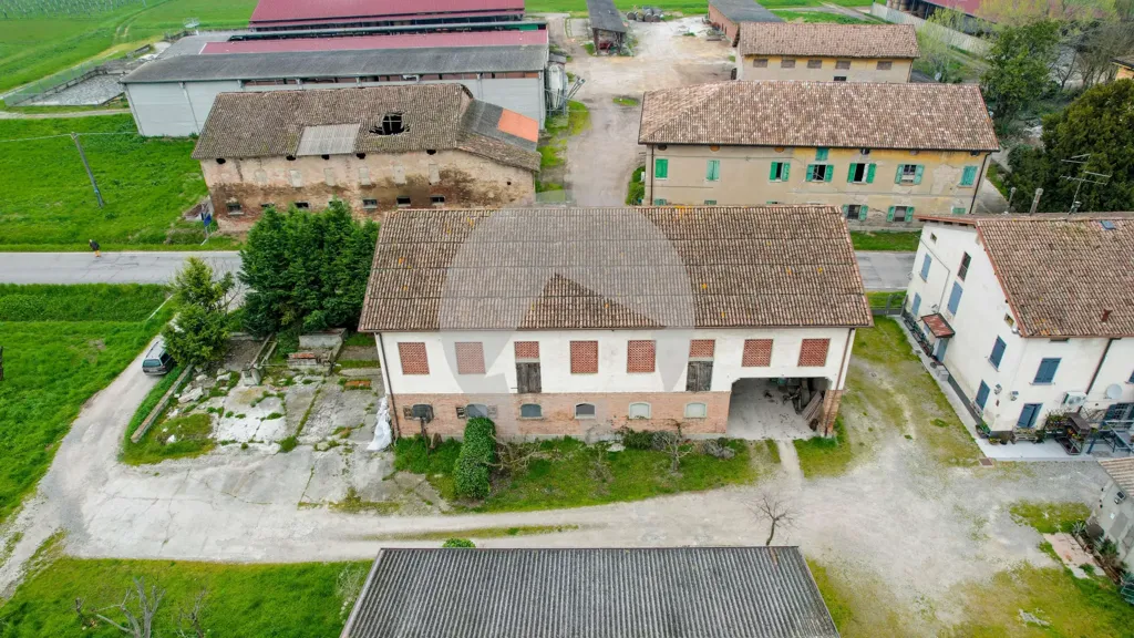 Vue aérienne - Rustic Building with Land Potential in Reggio Emilia