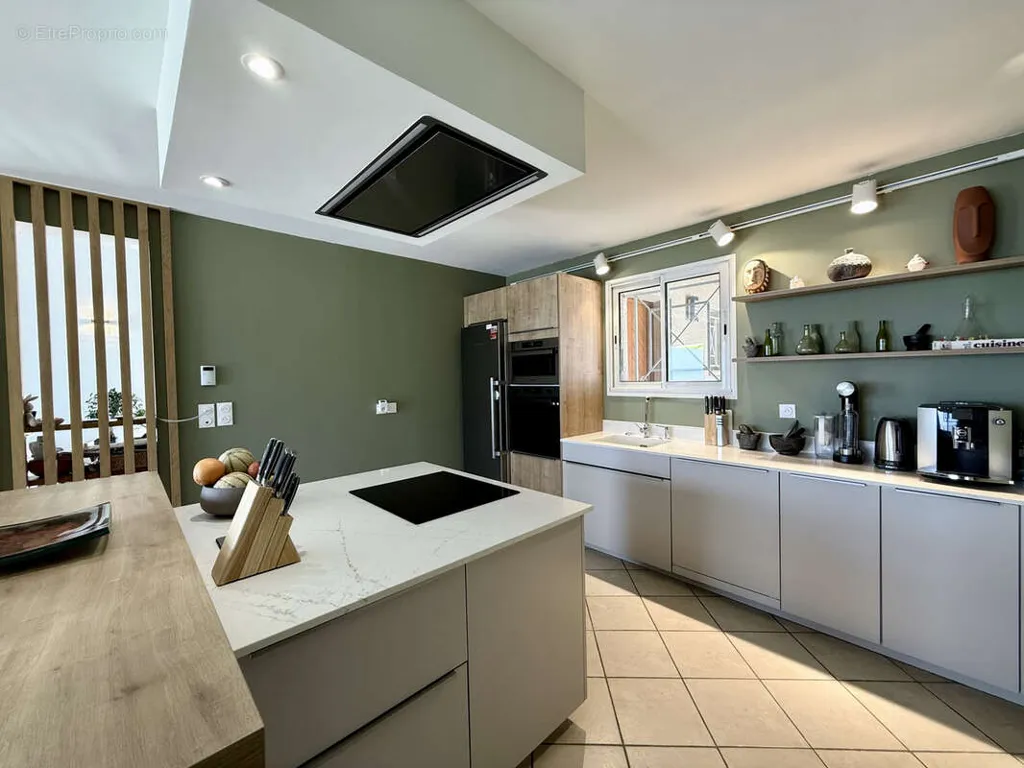 Cuisine - Maison T5 avec Vue Imprenable et Piscine à Perols