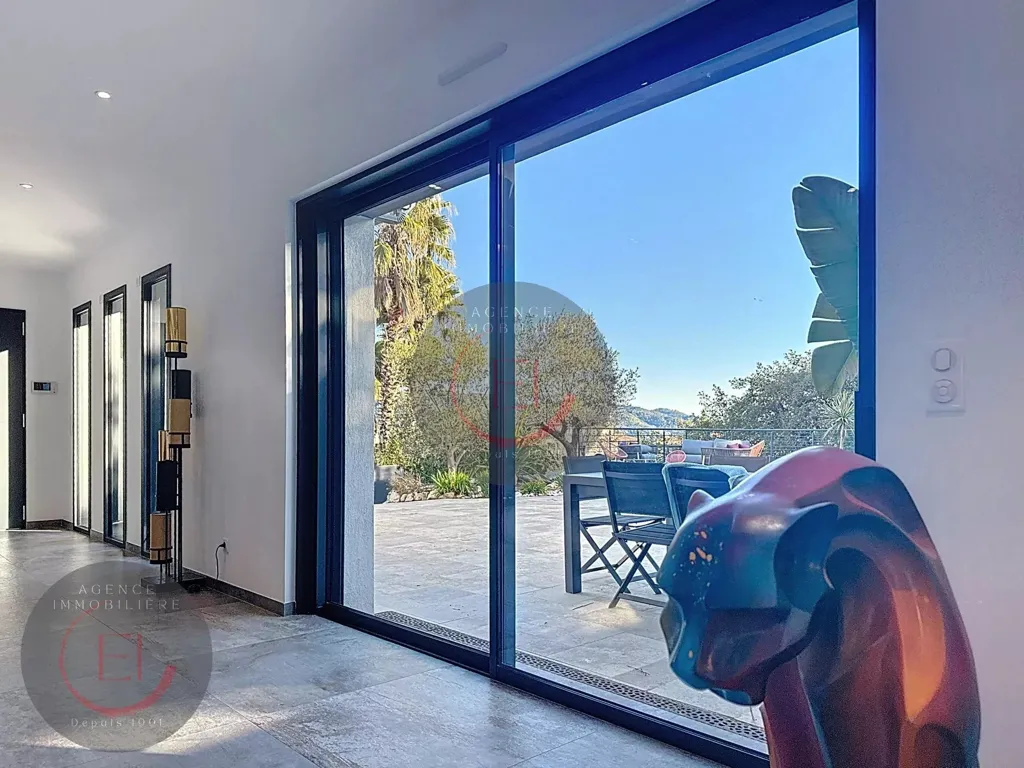 Elutuba - Contemporary Villa with Pool in Secure Estate