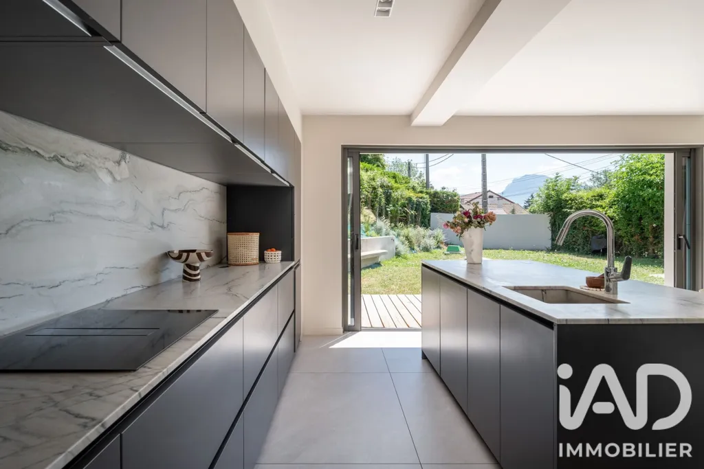 Cucina - Contemporary House with Pool in Saint-Martin-Le-Vinoux