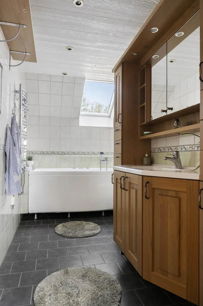 Salles de bain - Villa with Workshop in Idyllic Setting