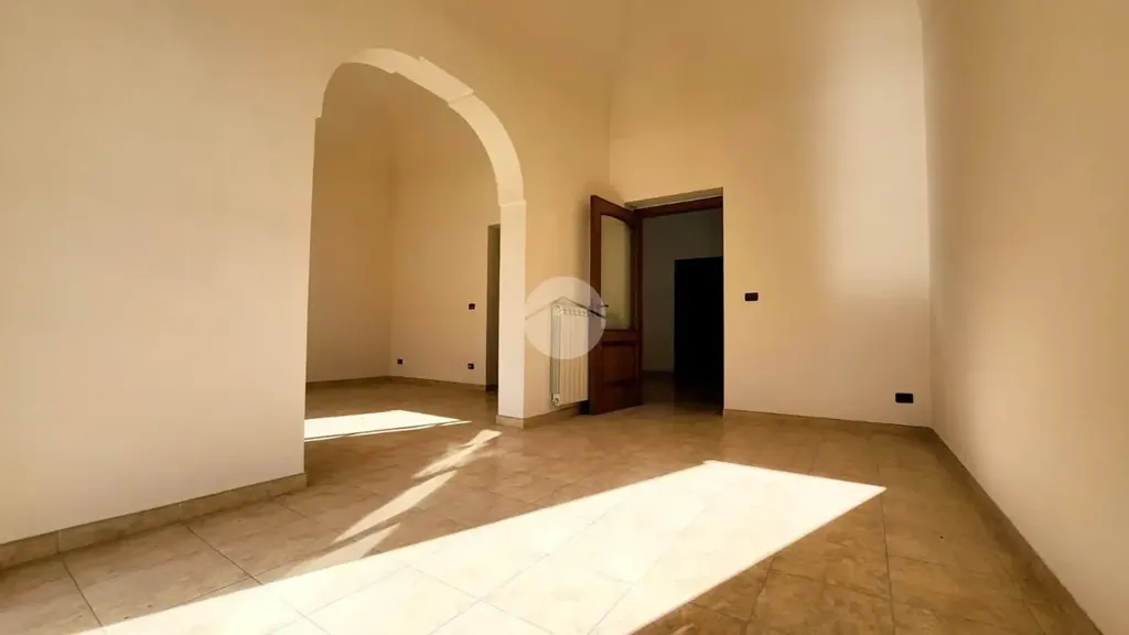 Esik - Apartment with Balcony in Palermo's Historic Centre