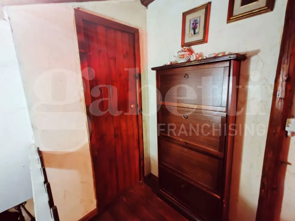 Esik - Rustic House with Garden in Collesalvetti