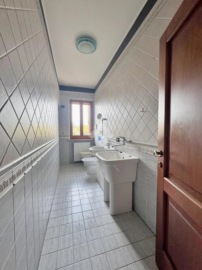 Bathrooms - Bifamiliare Villa with Garden in Montelabbate