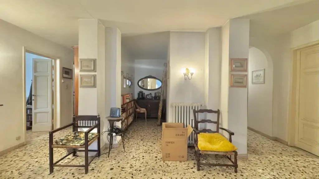 Entrée - Period Apartment with Balcony in Florence