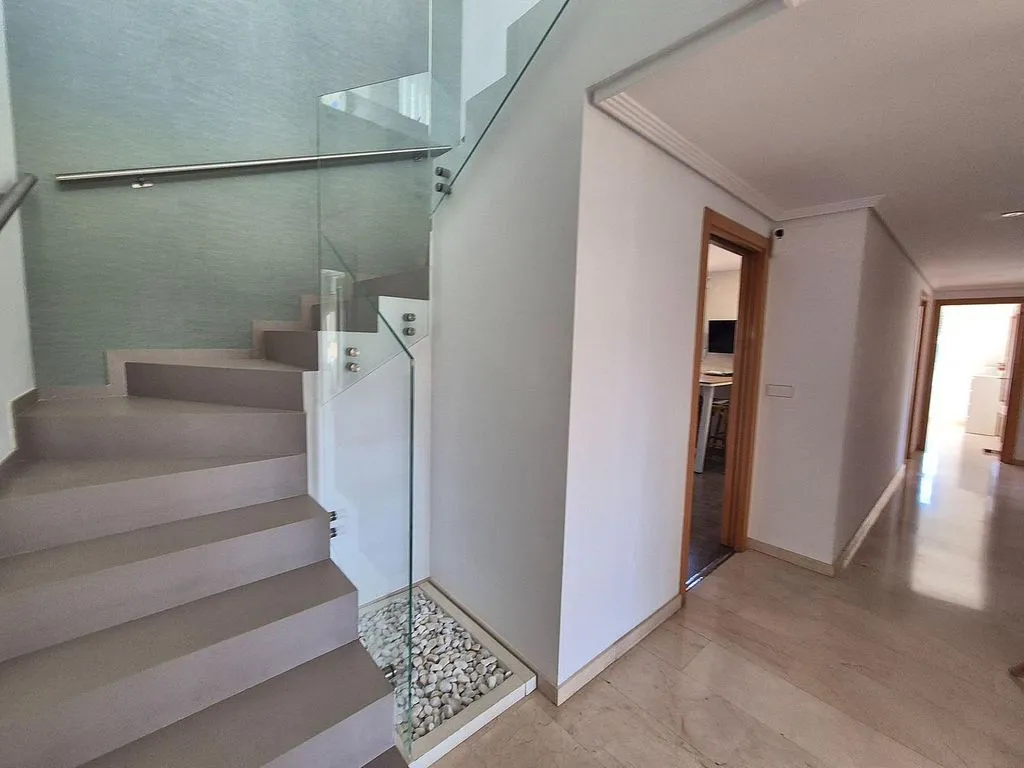 Habitaciones - Ático duplex con terraza en Carrer de l'Estatut Valencià