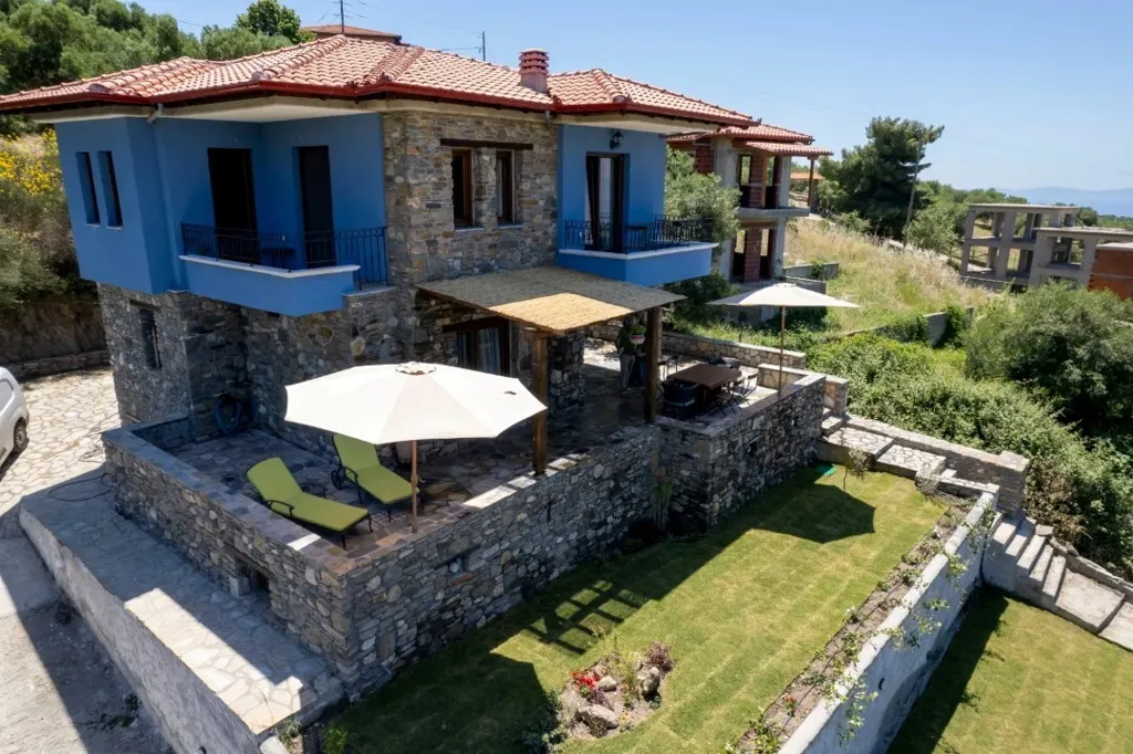 6-toaline maja asukohas Sithonia