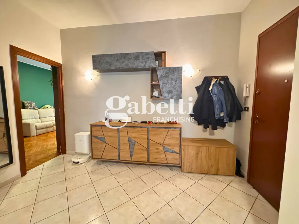 Entrée - Rented Triplex with Balconies in Turin