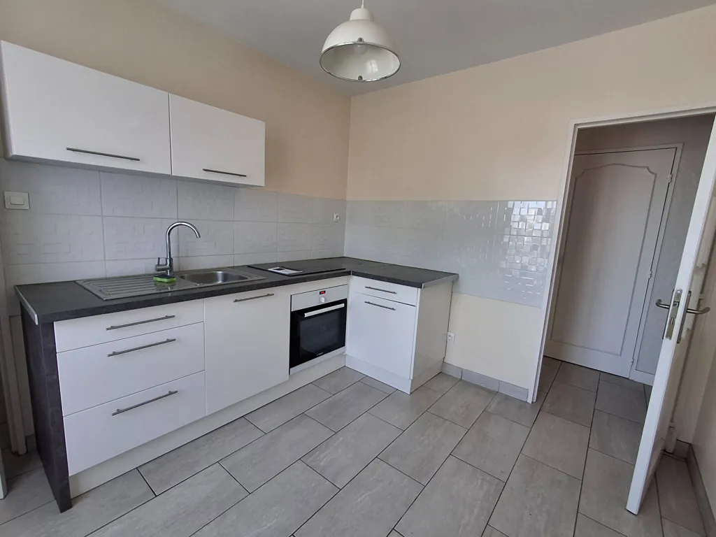 Cuisine - Appartement 4 Pièces avec Balcon à Rennes