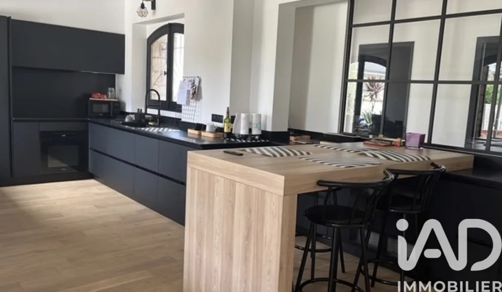 Kitchen - Architect-Designed House with Pool in Carbon-Blanc