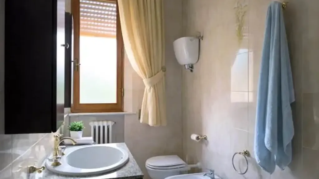 Salles de bain - Five-Bedroom Apartment with Balcony in Siena