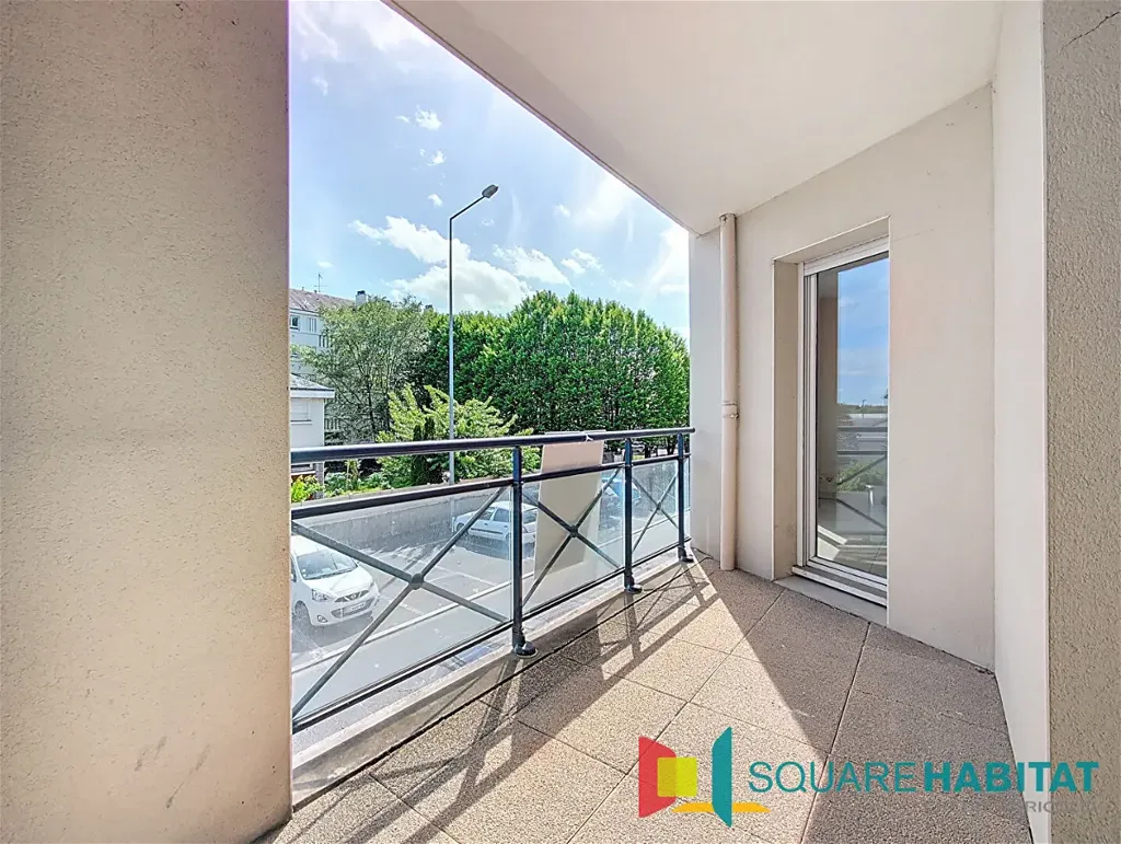 3-Bed Apartment with South-Facing Balcony in Angers