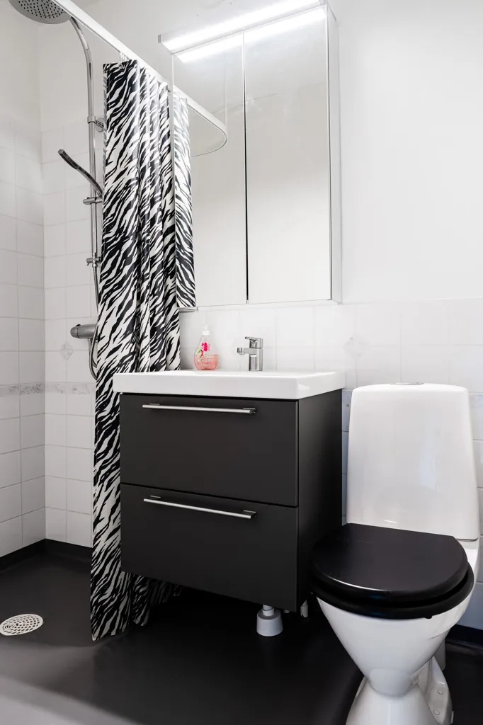 Salles de bain - Charming One-Bedroom Flat with Low Rent in Torsgatan