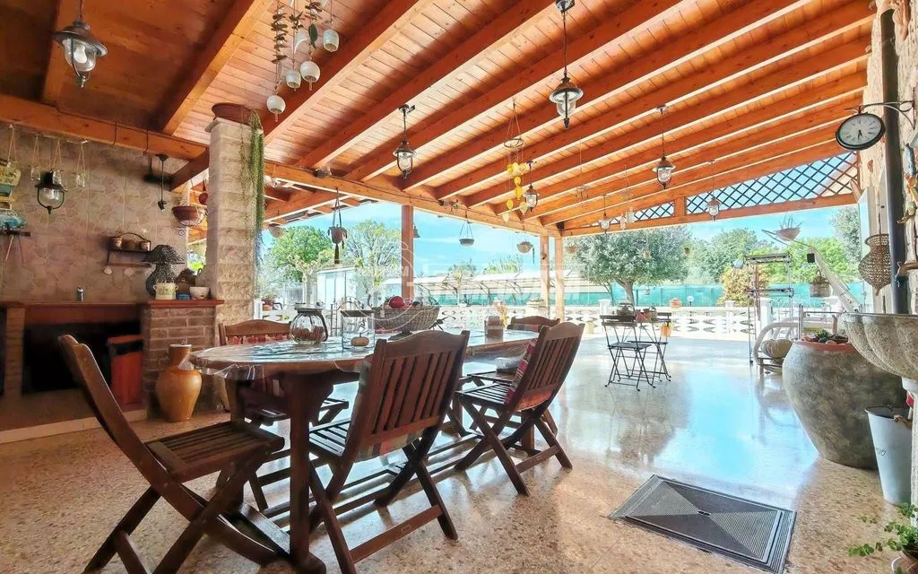 Terrasse - Luxury Villa with Private Garden in Carraro Procino