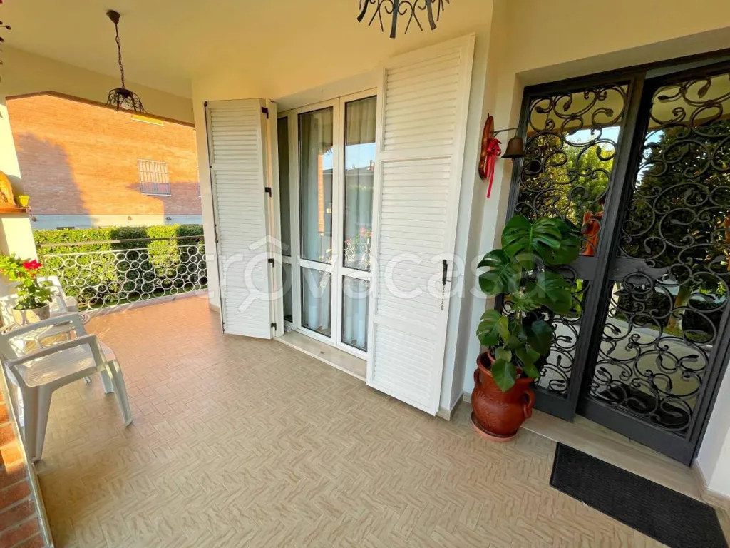Terrass - Armed Two-Bedroom Apartment with Balcony in Trecate