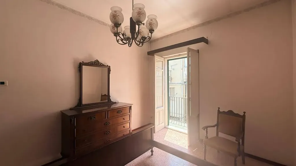 Independent House with Balconies in Modica