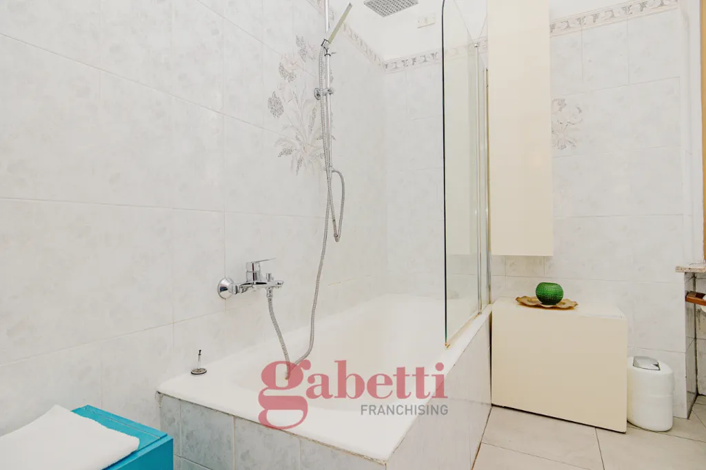 Bagni - Appartamento con terrazzino in stabile d'epoca a Milano