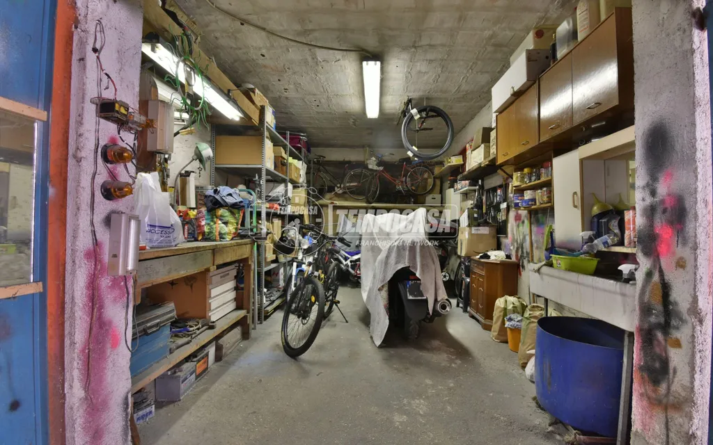 Garage - Duplex con due balconi in zona semicentrale a Tolentino