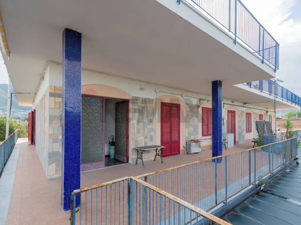 Balcon - Villa Portion with 360° Views in Villagrazia