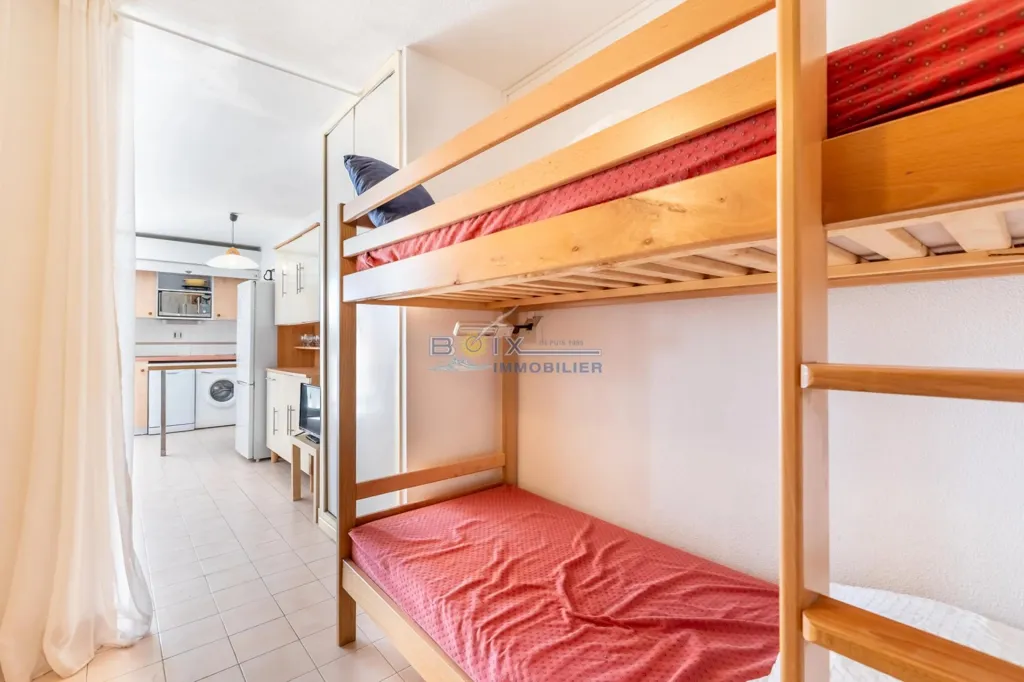 Bedrooms - Studio with Sea View at La Corniche, Sète