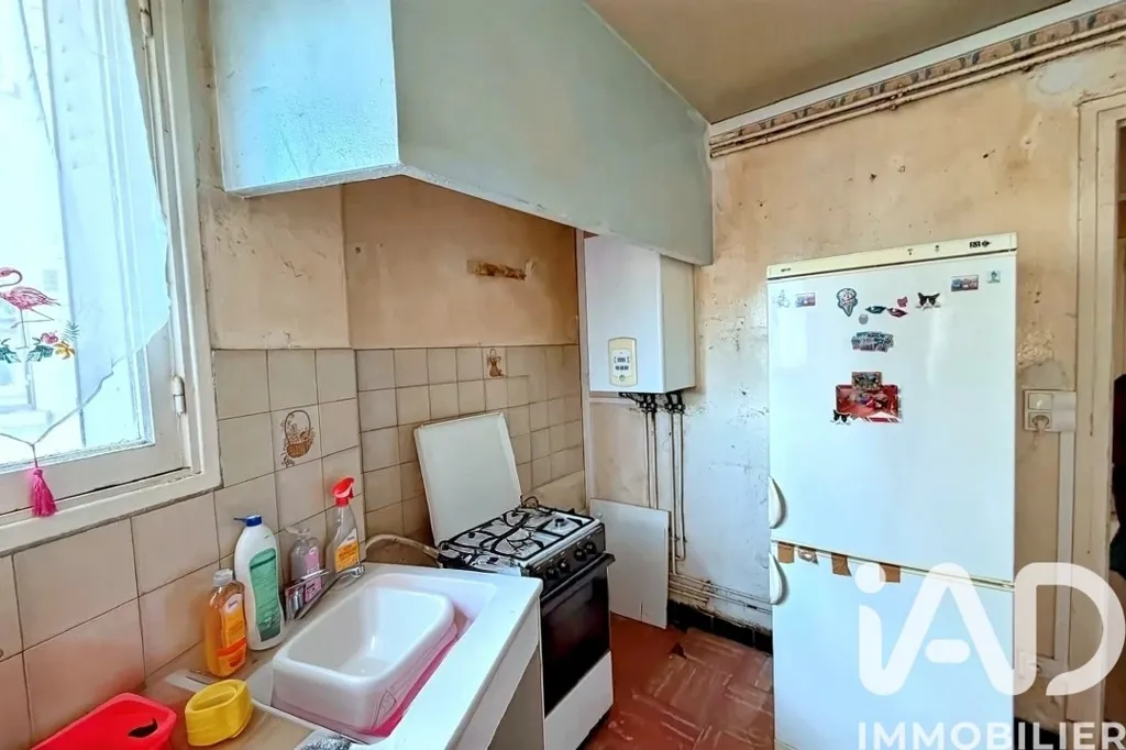 Kitchen - 3-Bedroom Apartment with Balcony in Tarbes