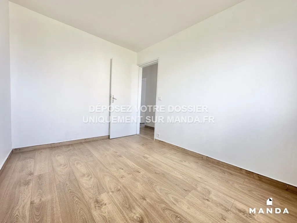 Toad - T2 Flat with Balcony in Lognes