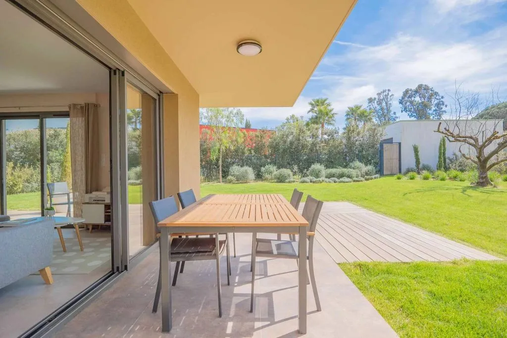 Terrass - Luxury Apartment with Garden in Grimaud