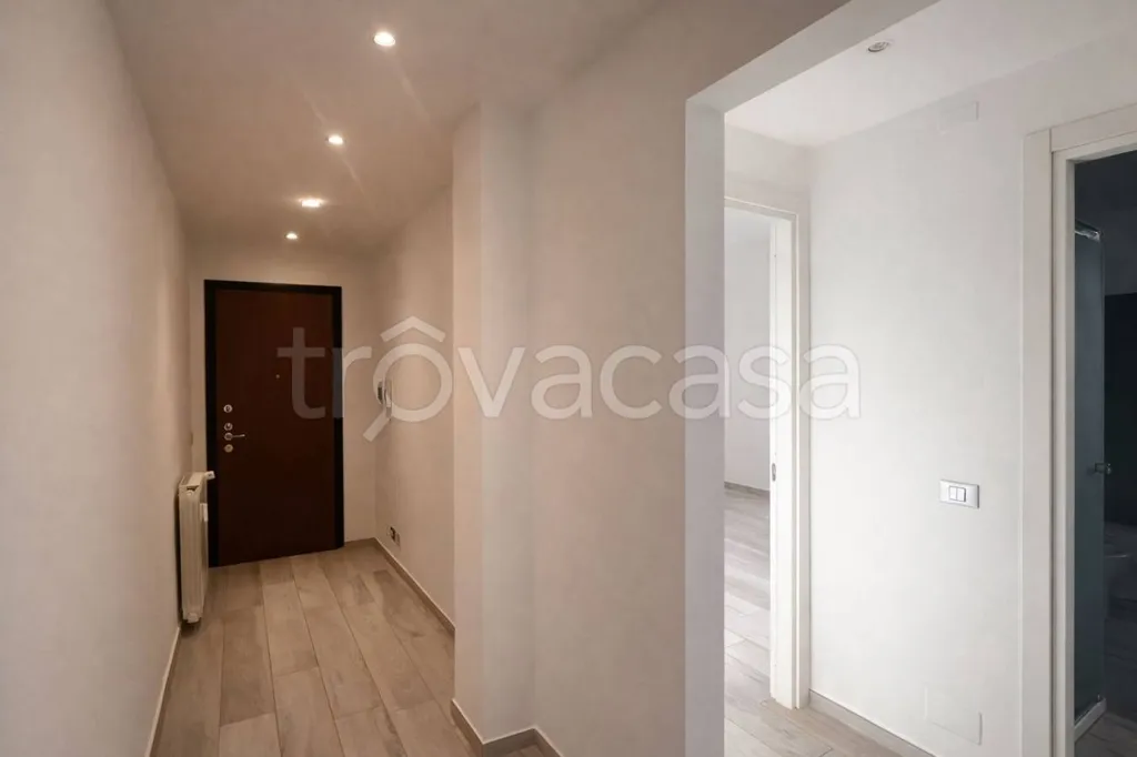 Esik - Rented 3-Bedroom Flat with Balcony in Arona