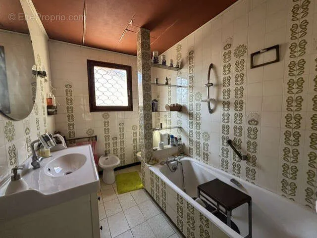 Bathrooms - Maison F7 with Garden in Montpellier