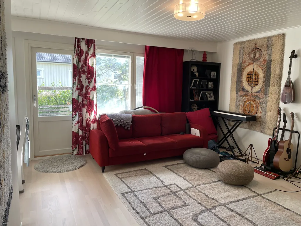 Soggiorno - Spacious Apartment with Garden in Tikkurila, Helsinki