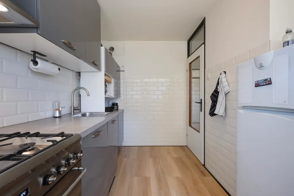 Cuisine - 5-Bedroom Gallery Flat with Balcony in Leidschendam