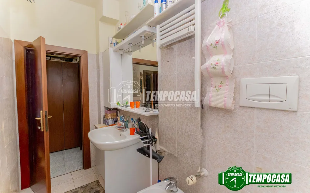 Salles de bain - 3-Bedroom Apartment with Balcony in Milan