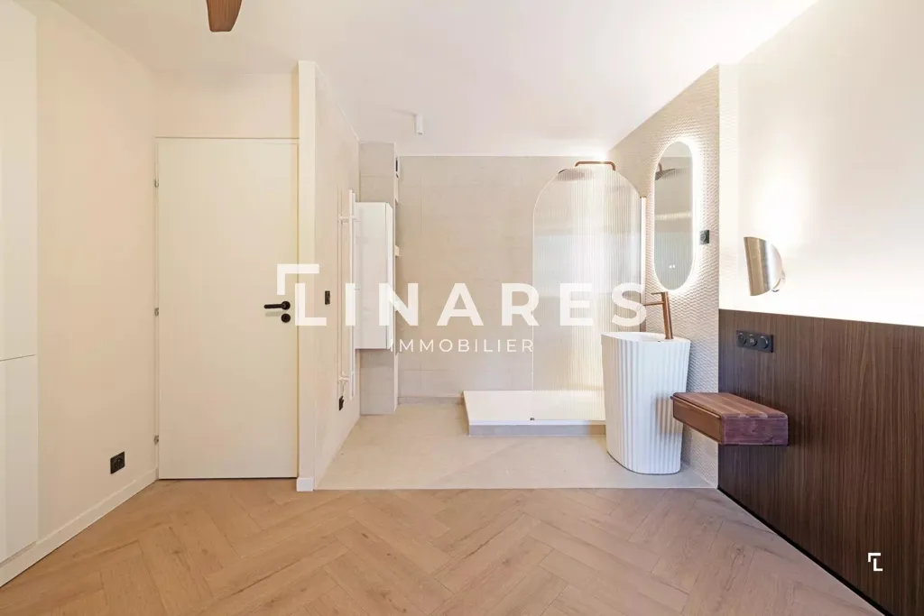 Salles de bain - Appartement T2 avec Balcon et Garage à Saint-Victor