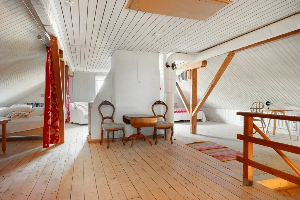 Toad - Victorian Villa with Multiple Units in Malmköping