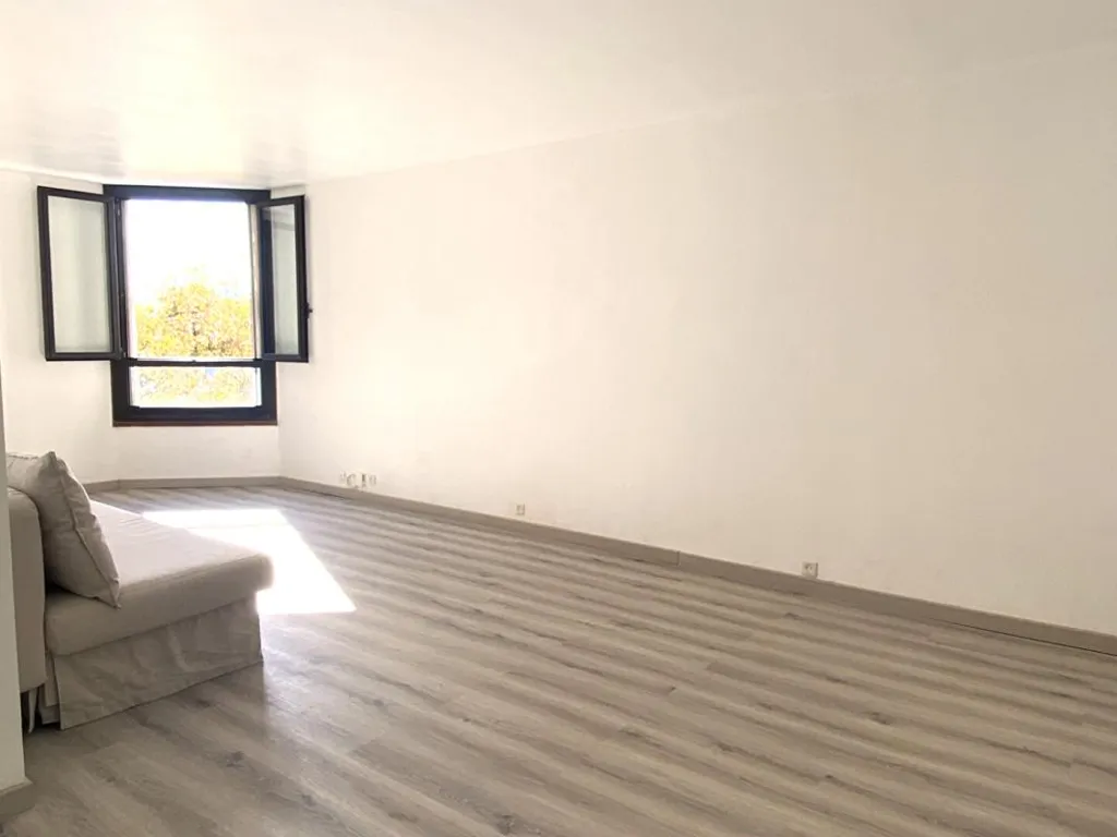 Pièces - Appartement Rénové avec Vue Lac à Créteil