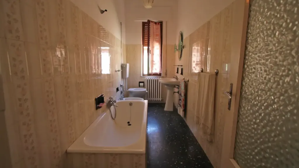 Salles de bain - Independent House with Roof Terrace in Fivizzano