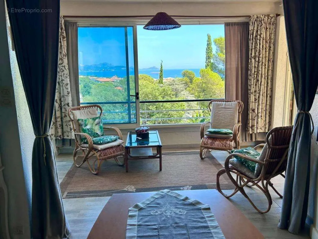 Elutuba - Spacious 2-Bedroom with Sea View in Saint-Aygulf