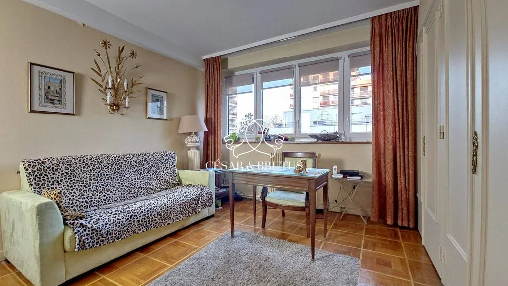 Elutuba - Luxury Apartment with Balcony in Lyon's 6th Arrondissement