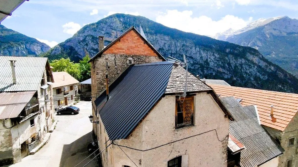 Rõdu - Spacious House with Mountain Views in Sin