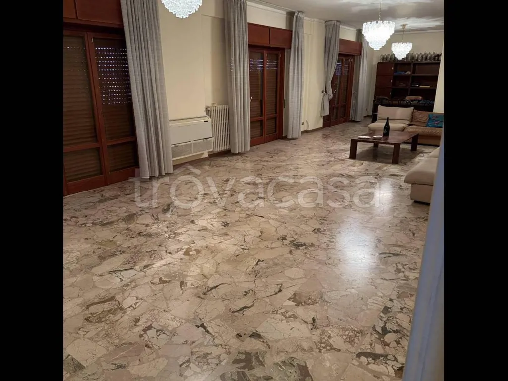 Séjour - 8-Room Apartment with Balcony in Via Cancellieri