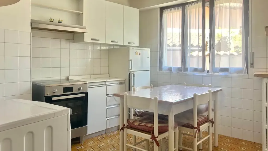 Cuisine - 3-Bedroom Apartment in Central Biella