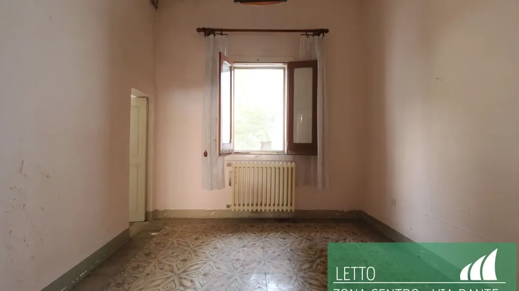 Toad - Independent House to Renovate in Mesagne