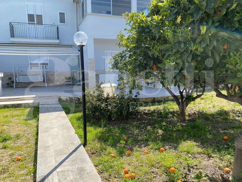 Garden - Versatile Villa with Garden in Trani