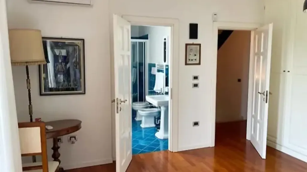 hallway_entrance