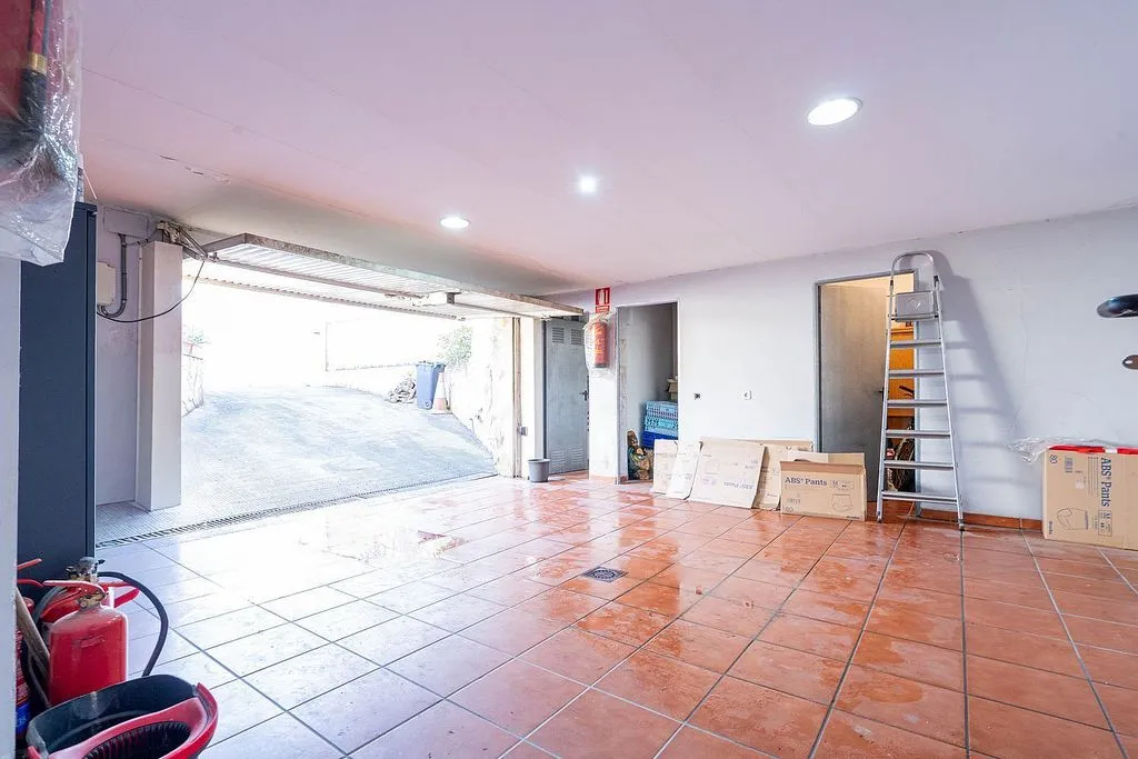 Garage - Detached Chalet with Garden in Valdebebas