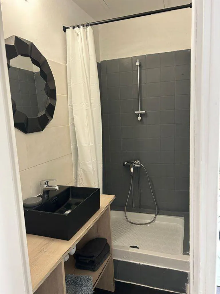 Salles de bain - Studio Meublé avec Cave à Bordeaux