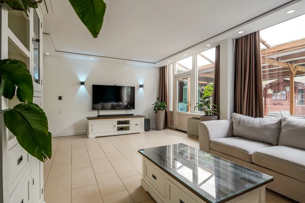 Séjour - Modern Corner House with Solar Panels in Atolwijk